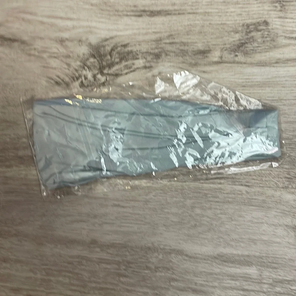 **FREE Added to Any Bundle** New In Package Pastel Green Hair Band